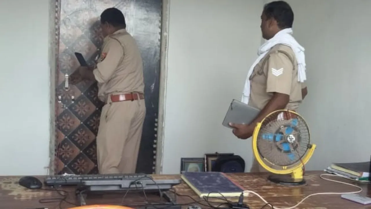 Unnao Theft: ग्राहक सेवा केंद्र का ताला तोड़कर चोरी...नगदी, सामान समेत लाखों का माल किया पार