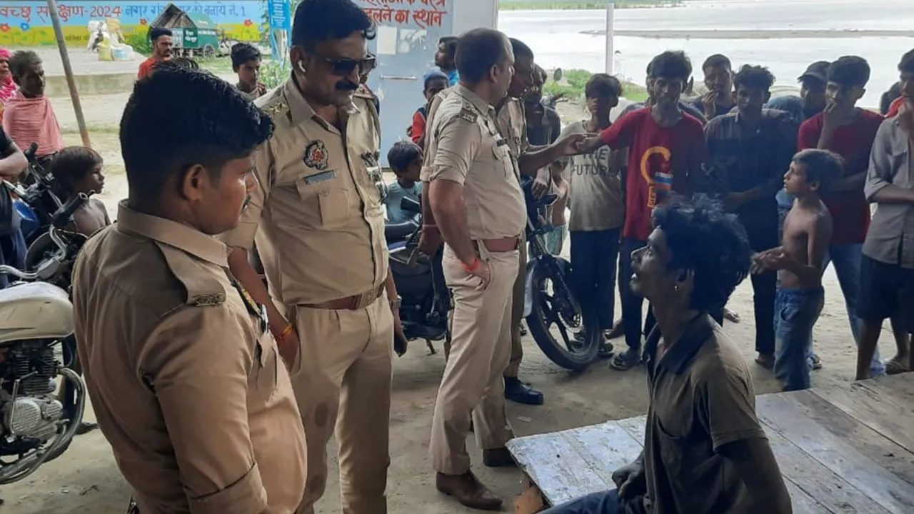 Unnao News: घूमने के लिए आए नवीन पुल...साथ में बैठकर पी शराब, गंगा में गिरा युवक, बचाने के लिए साथी ने लगाई छलांग, डूबा