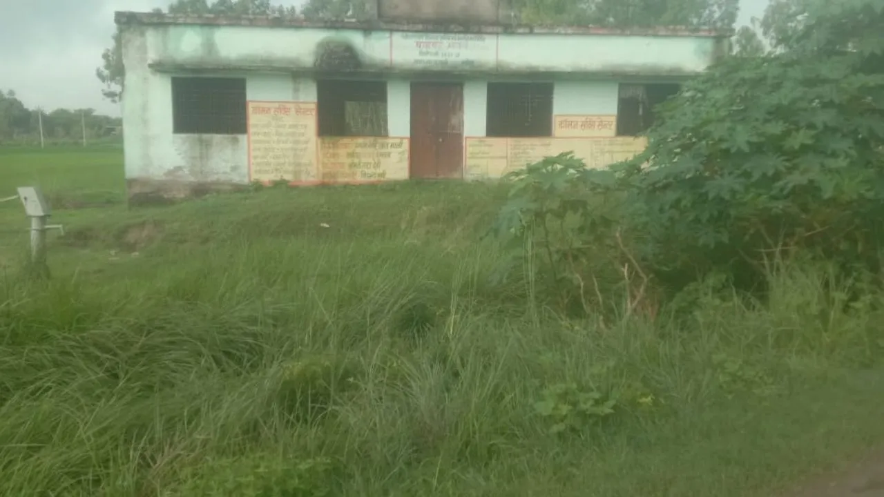 Unnao News: ग्राम पंचायत भवन में नहीं मनाया गया स्वतंत्रता का पर्व...जिला विकास अधिकारी ने जांच के दिए आदेश