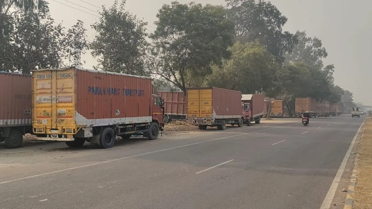 Unnao News: हाईवे पर काल बनकर दौड़ रहे हैवी वाहन, खतरे में लोगों की जान... 