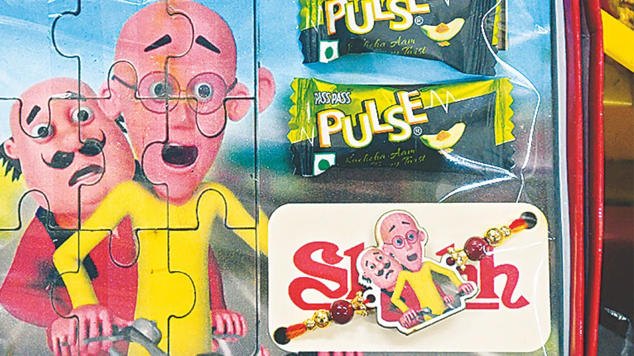 इस रक्षाबंधन हाथों पर सजेंगी स्पेशल राखी, बच्चों से लेकर बड़ों तक सबके लिए है अलग वैराइटी