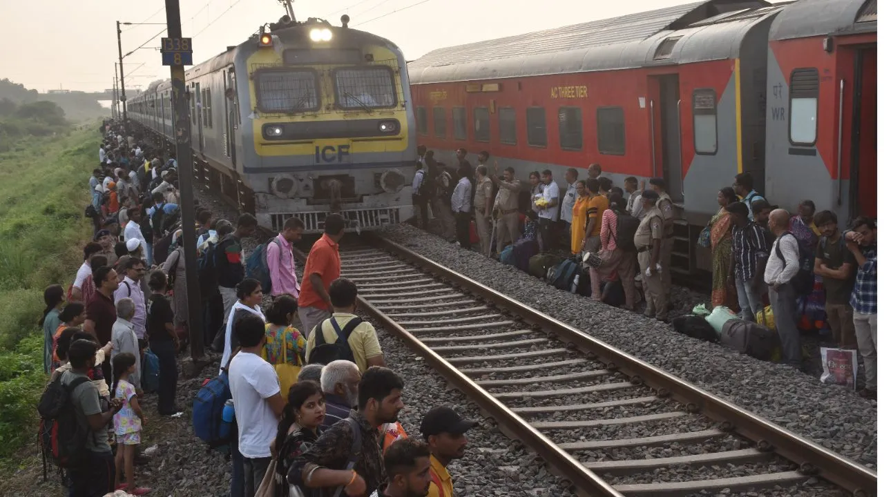 Sabarmati Express Derail: आईबी समेत एजेंसियों ने शुरू की ट्रेन हादसे की जांच...घटना से दिल्ली तक रेलवे में मचा हड़कंप