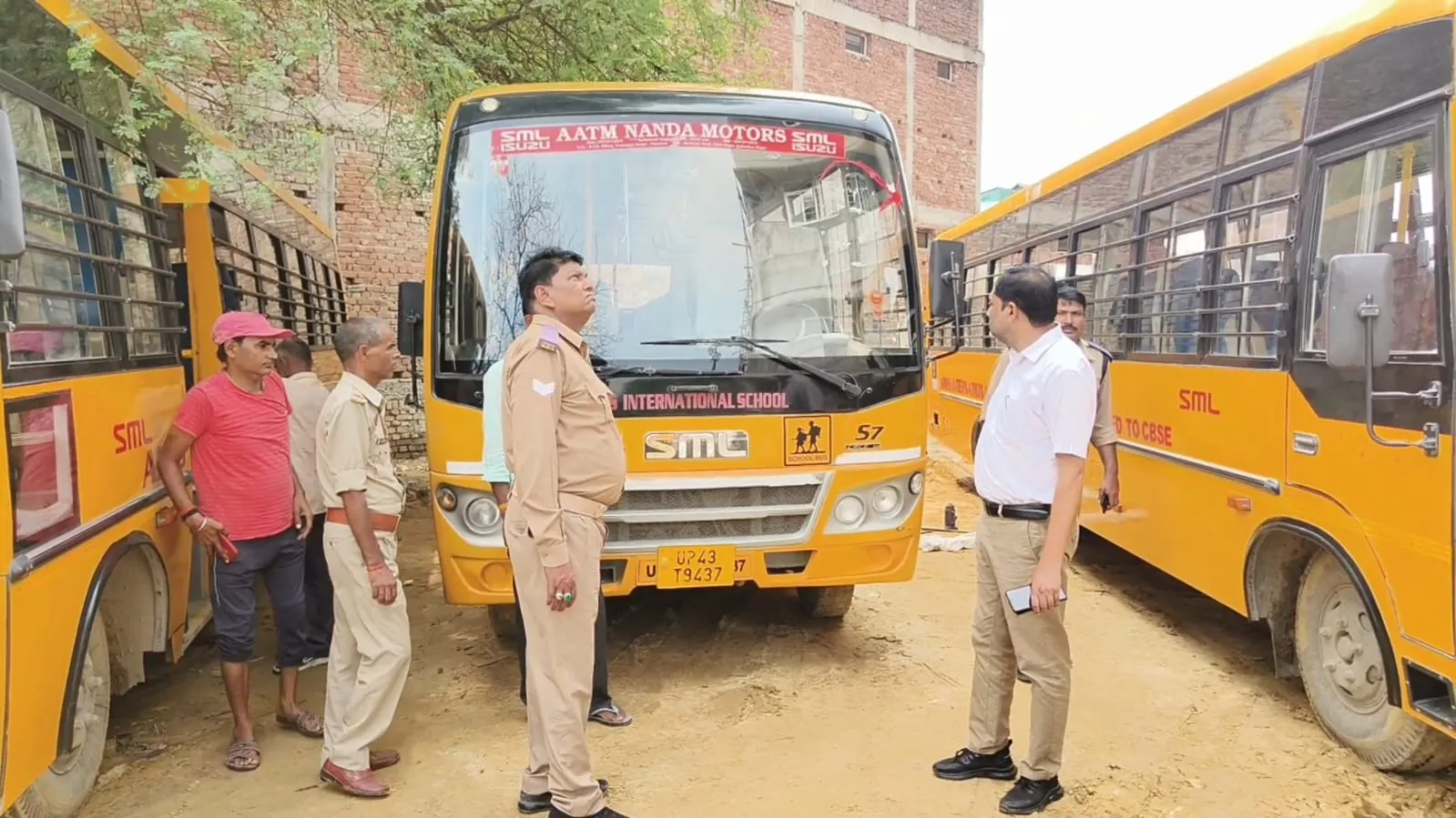 गोंडा: परिवहन विभाग की बड़ी कार्रवाई...बिना फिटनेस चल रहे 278 वाहनों का वाहन पंजीयन निरस्त, 37 को नोटिस