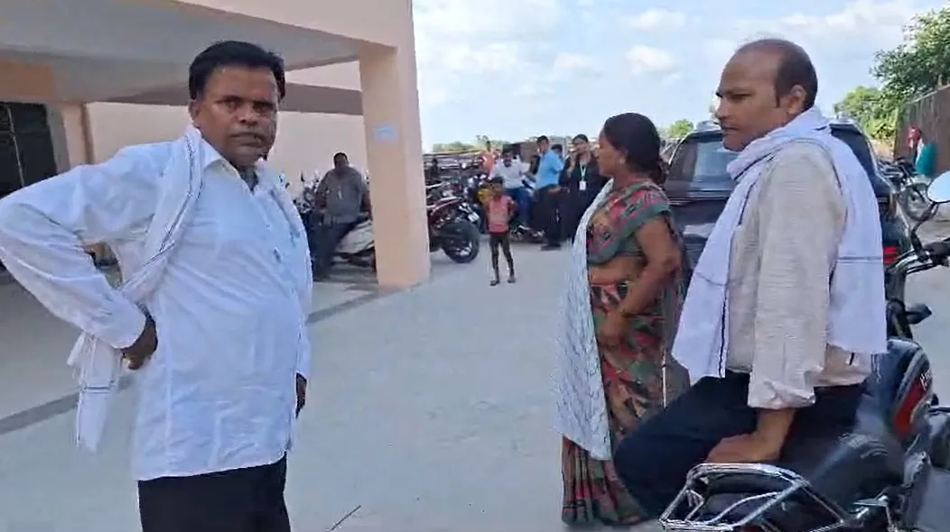 बाराबंकी: मृतक छात्रा सलोनी के कमरे का कॉलेज प्रशासन ने करवाया शुद्धीकरण