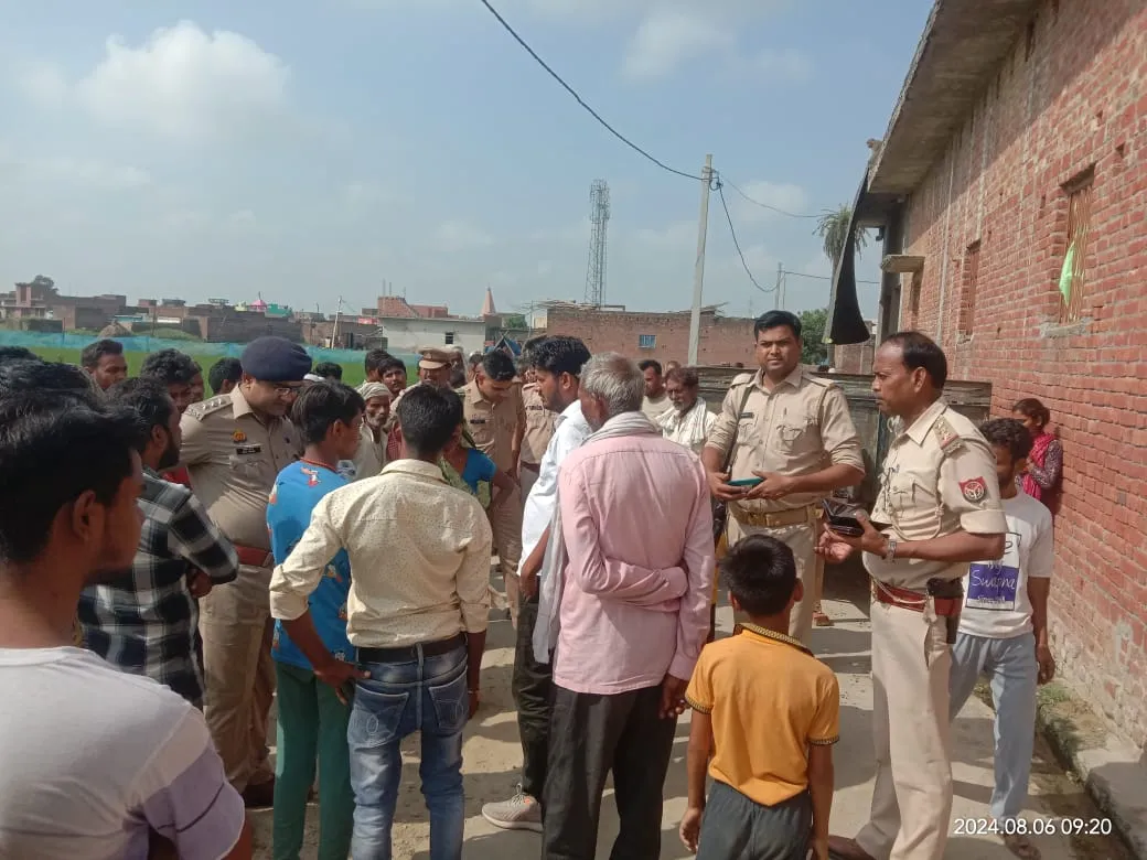 बदायूं: पंचनामा से कुछ नहीं, पोस्टमार्टम में आए 14 निशान...गांव से शव ले आई पुलिस