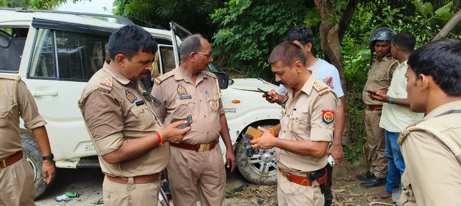 जौनपुर: स्कार्पियो सवार बदमाशों ने पुलिस की गाड़ी में मारी टक्कर, एक राहगीर की मौत...दो सिपाही घायल