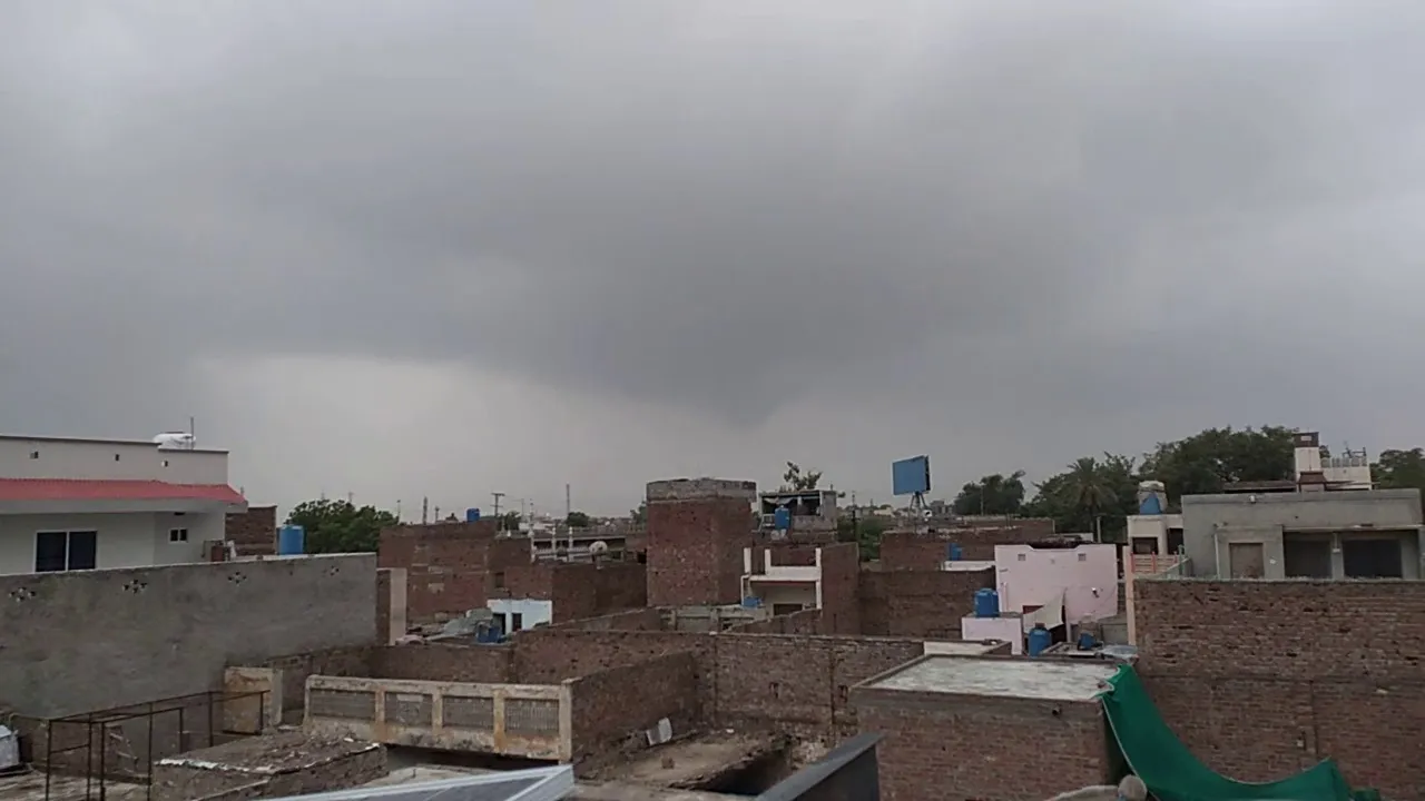 बाराबंकी: इस हफ्ते ऐसे ही खुशगवार रहेगा मौसम, छाये रहेंगे बदरा...कम बारिश ने बढ़ाई किसानों की टेंशन