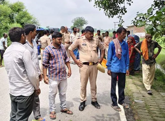 प्रतापगढ़: दो सगे भाइयों के शवों का अंतिम संस्कार से इनकार, जाम की सड़क 