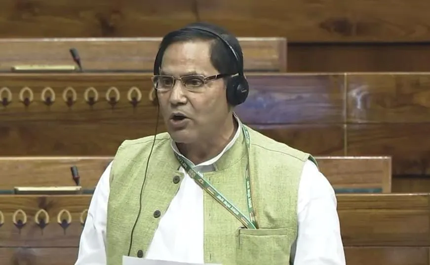 प्रतापगढ़: जिला अस्पताल को बना दिया गया मेडिकल कॉलेज, सुविधाएं वहीं- सपा सांसद