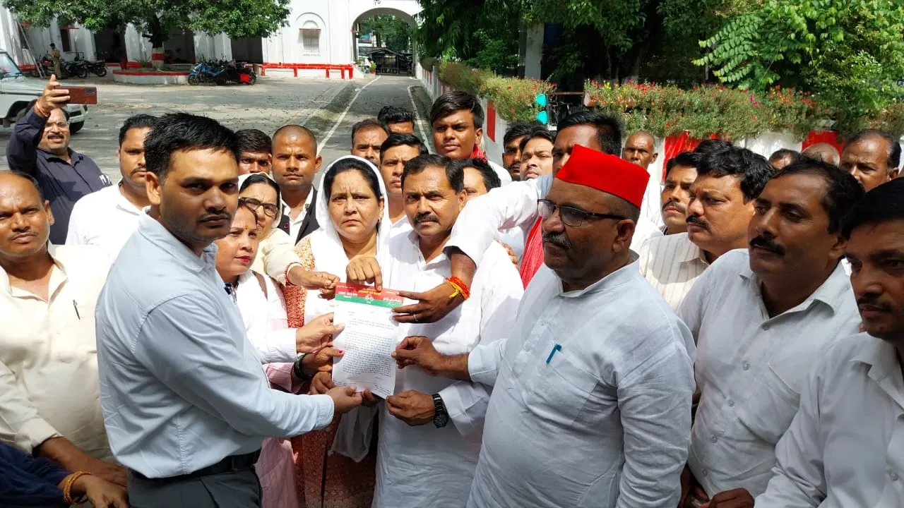 बहराइच: शीबा हत्याकांड को सपा ने बनाया मुद्दा, दोषी पुलिसकर्मियों पर कार्रवाई की मांग