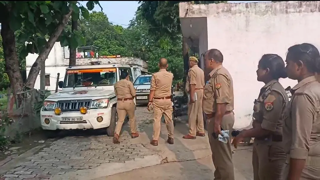 गोंडा: रेलवे का रिटायर्ड कर्मी चला रहा था सेक्स रैकेट, पुलिस ने किया भांडाफोड़...दो युवतियों समेत संचालक गिरफ्तार