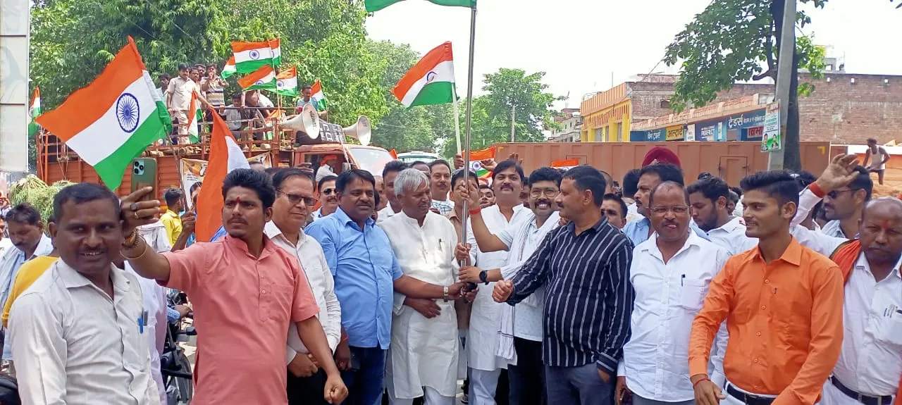 लखीमपुर खीरी: आजादी का पर्व...तिरंगे में रंगा जिला, भाजपा विधायक के नेतृत्व में निकली यात्रा