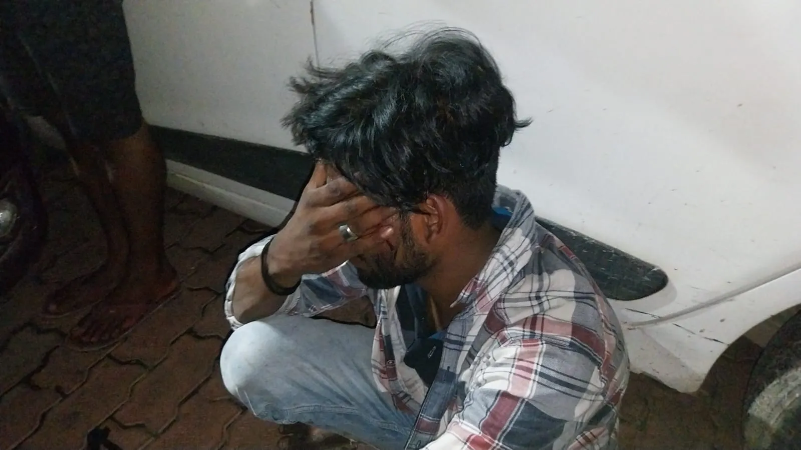 बहराइच: मोबाइल छीनकर भाग रहे चोर को लोगों ने पीटा, दूसरा फरार