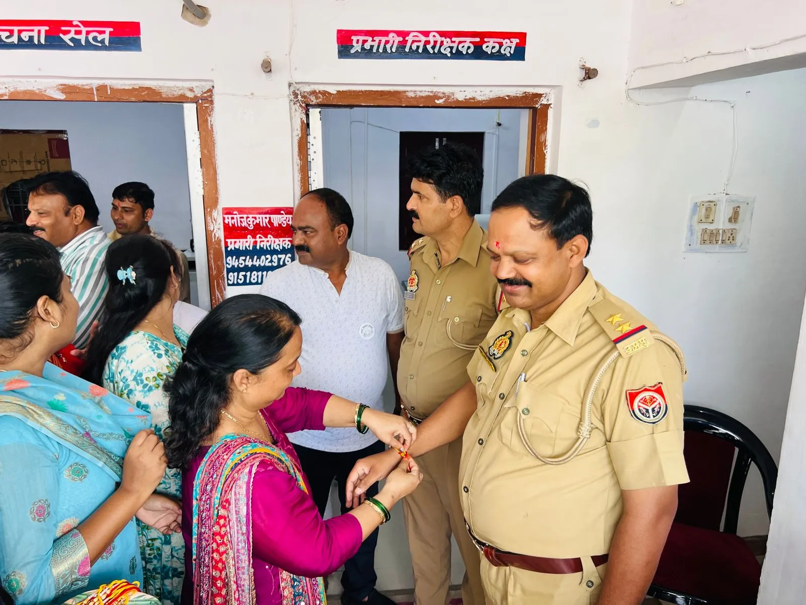 बहराइच: जिले में धूमधाम से मना रक्षबांधन का पर्व, बहनों ने भाईयों के कलाई पर बांधी राखी