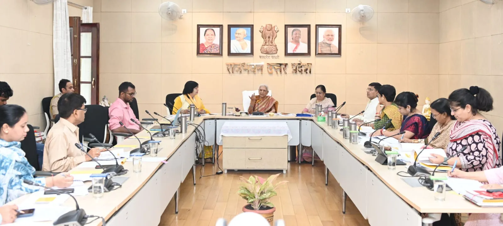 लखनऊ: आंगनबाड़ी केंद्रों का निरंतर होगा औचक निरीक्षण, राज्यपाल ने महिला एवं बाल विकास विभाग को दिए निर्देश