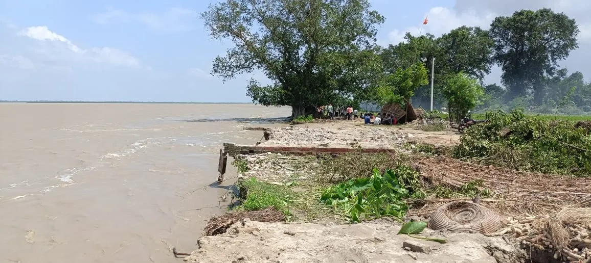 बाराबंकी: जलस्तर बढ़ा, कटान तेज, 65 घरौंदे बनेंगे नदी का निवाला
