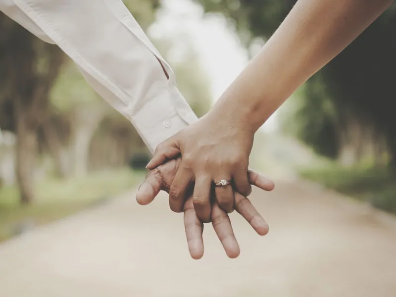 बरेली: पति-पत्नी में करवाचौथ पर हुआ झगड़ा तीज पर सुलझा