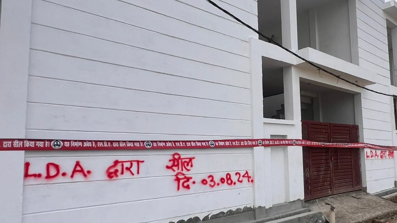 लखनऊ में 50 रो-हाउस दोबारा सीलः एलडीए की बड़ी कार्रवाई, अवैध निर्माण पर रोक