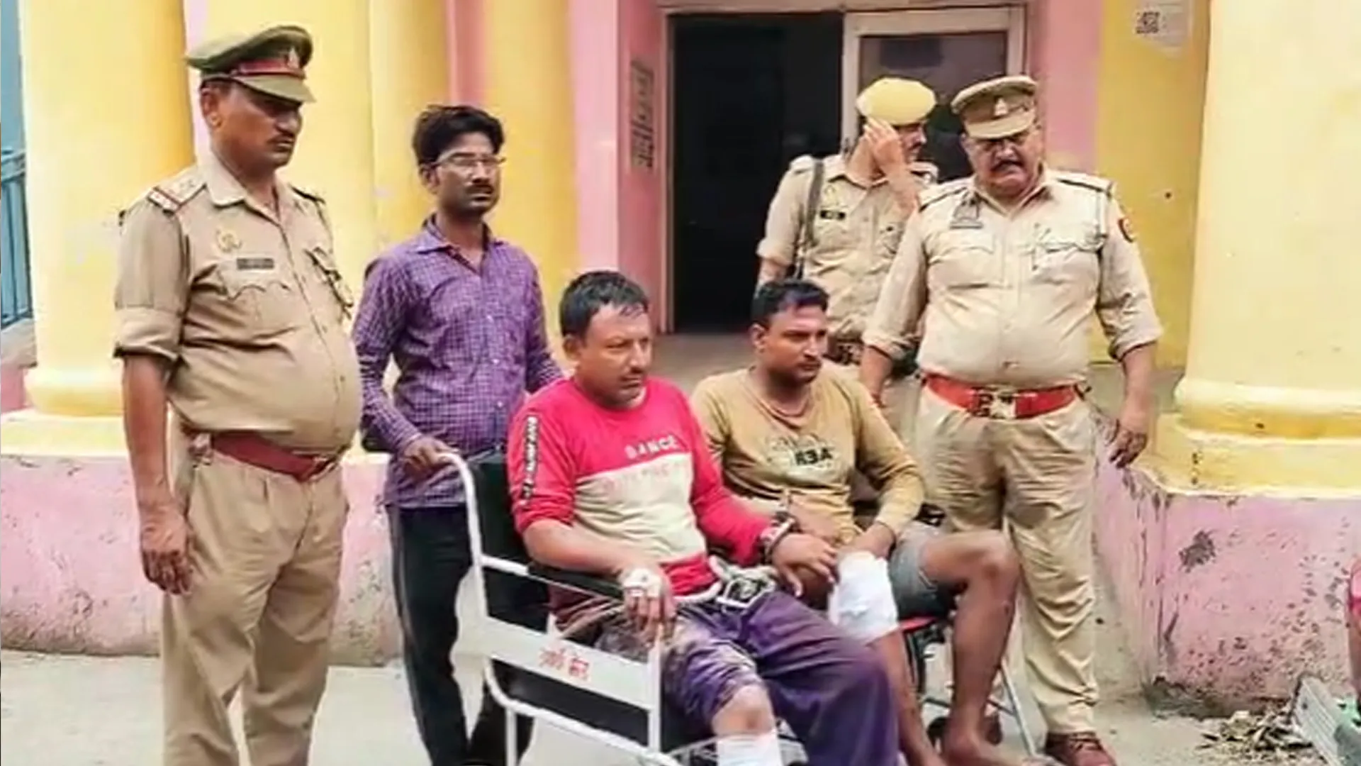 बरेली : छेड़छाड़ और पोक्सो के दो आरोपियों को मुठभेड़ के बाद पुलिस ने किया गिरफ्तार