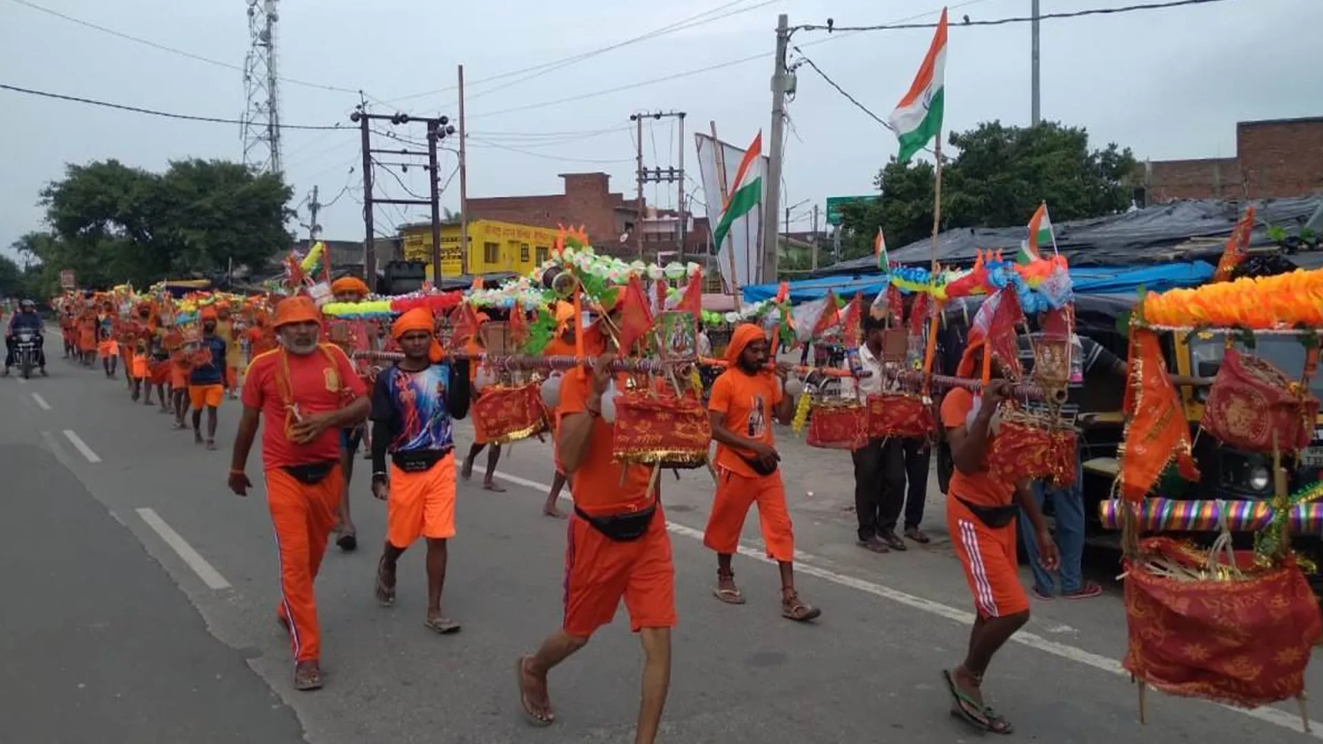 कासगंज: सिकंद्राराऊ रोड पर कांवड़ियों के जत्थे पर हमला, कई घायल