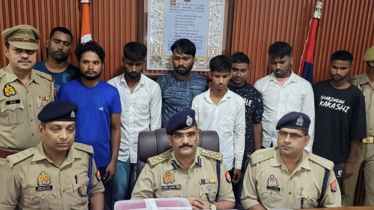 महिला करती अश्लील कॉल...पुलिस की DP लगाकर अधिकारी बनकर करते ब्लैकमेल और ऐंठ लेते रुपये, कानपुर पुलिस ने महिला समेत नौ को किया गिरफ्तार