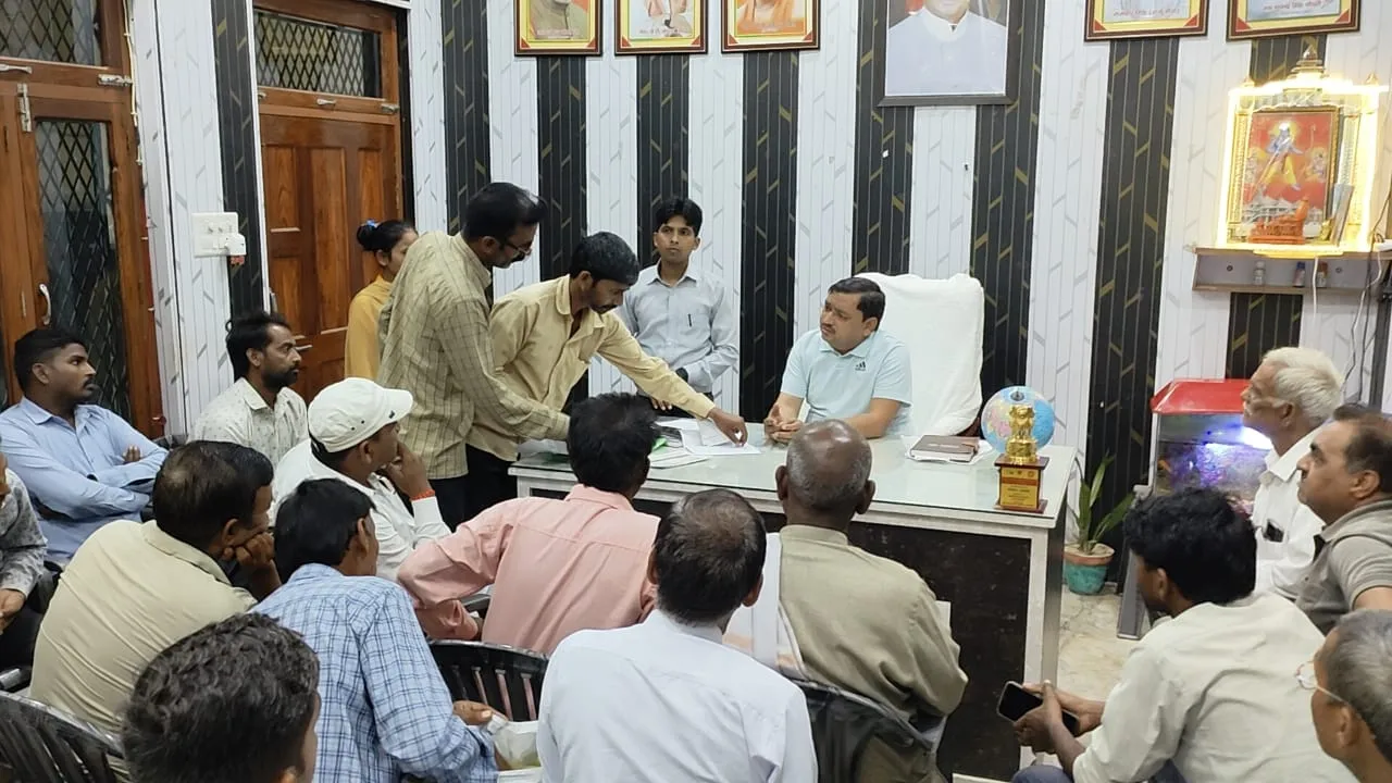 कासगंज : विधायक ने दरबार लगा कर सुनी जन समस्याएं, हर संभव समाधान का दिलाया भरोसा