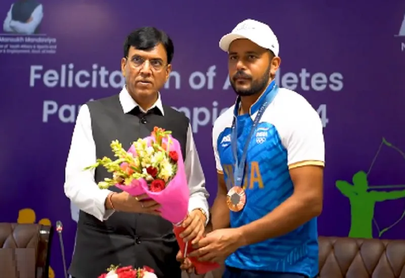 VIDEO : खेल मंत्री ने भारतीय हॉकी टीम को किया सम्मानित, मनप्रीत सिंह बोले- हम फाइनल खेलना चाहते थे, कांस्य से भी खुश हैं  