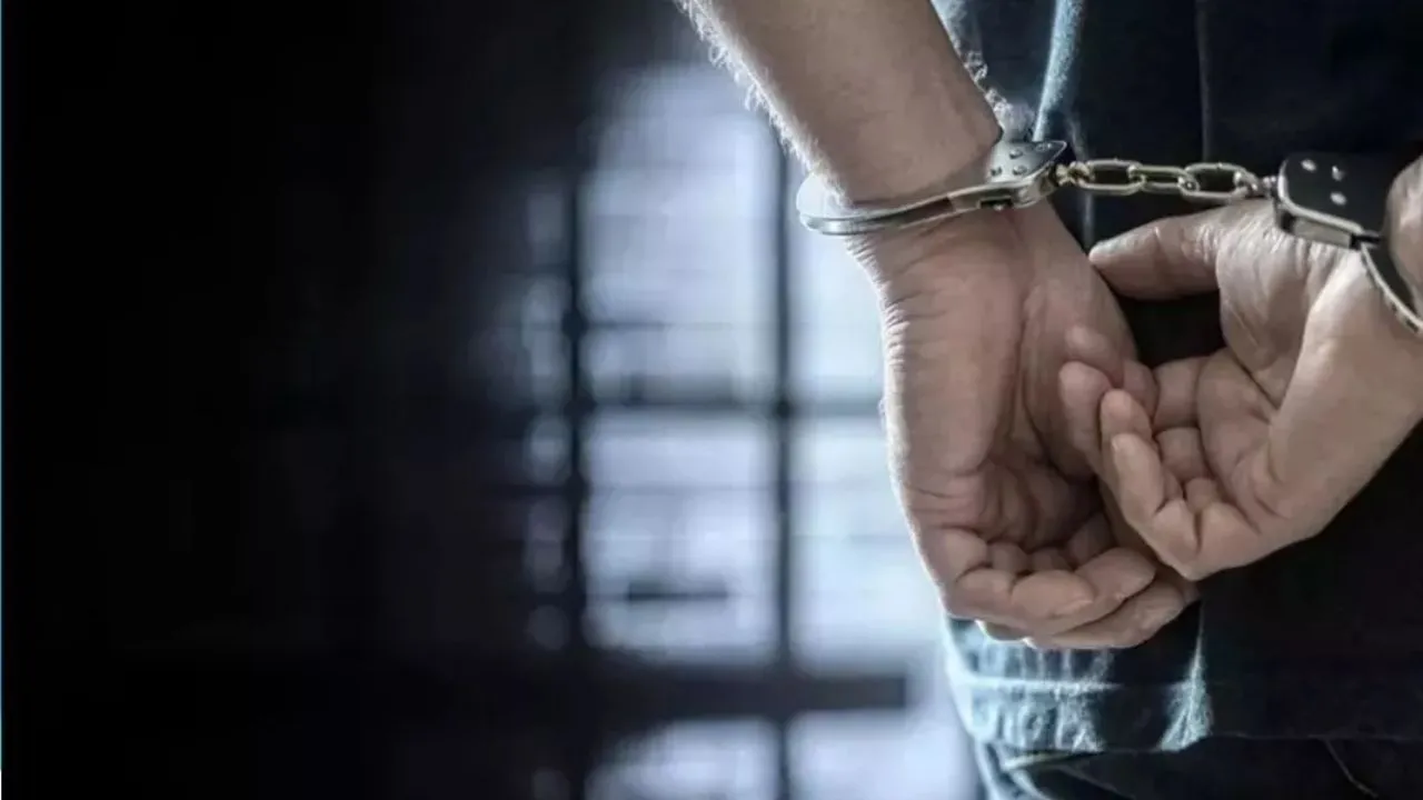 Kanpur: बेटी की शादी मुझसे नहीं की तो खून के आंसू रुला दूंगा...सिरफिरे ने युवती के घर में घुसकर परिवार को दी धमकी, गिरफ्तार