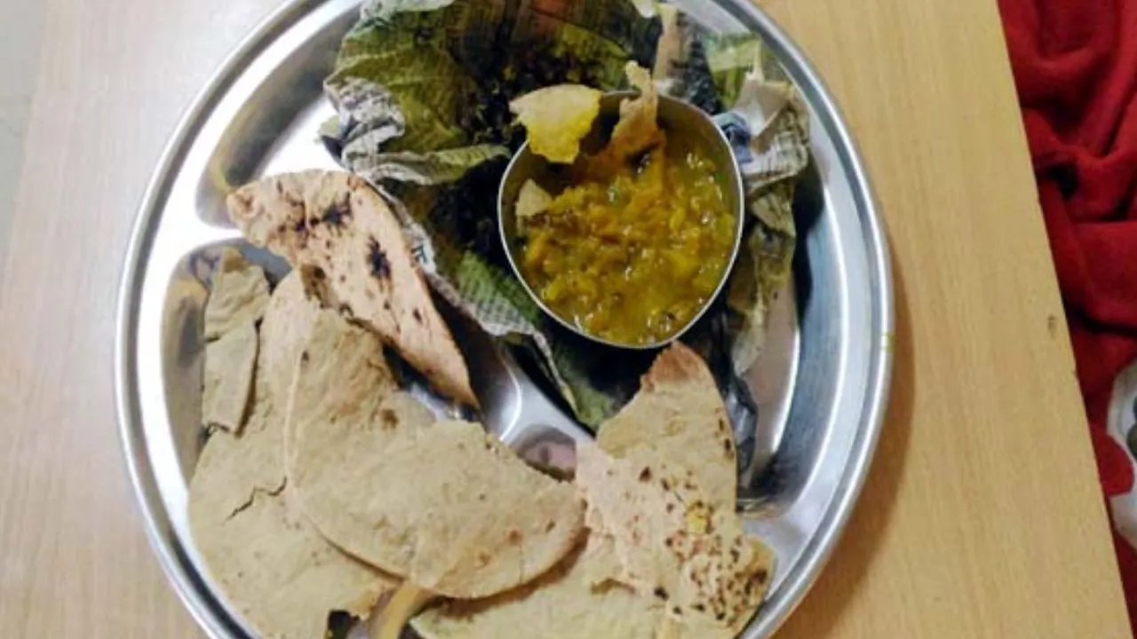 Kanpur News: मैडम, खाना घटिया मिलता, पानी में निकलते कीड़े...सीडीओ को निरीक्षण में राजकीय आश्रम विद्यालय छात्रों ने बताई समस्याएं 