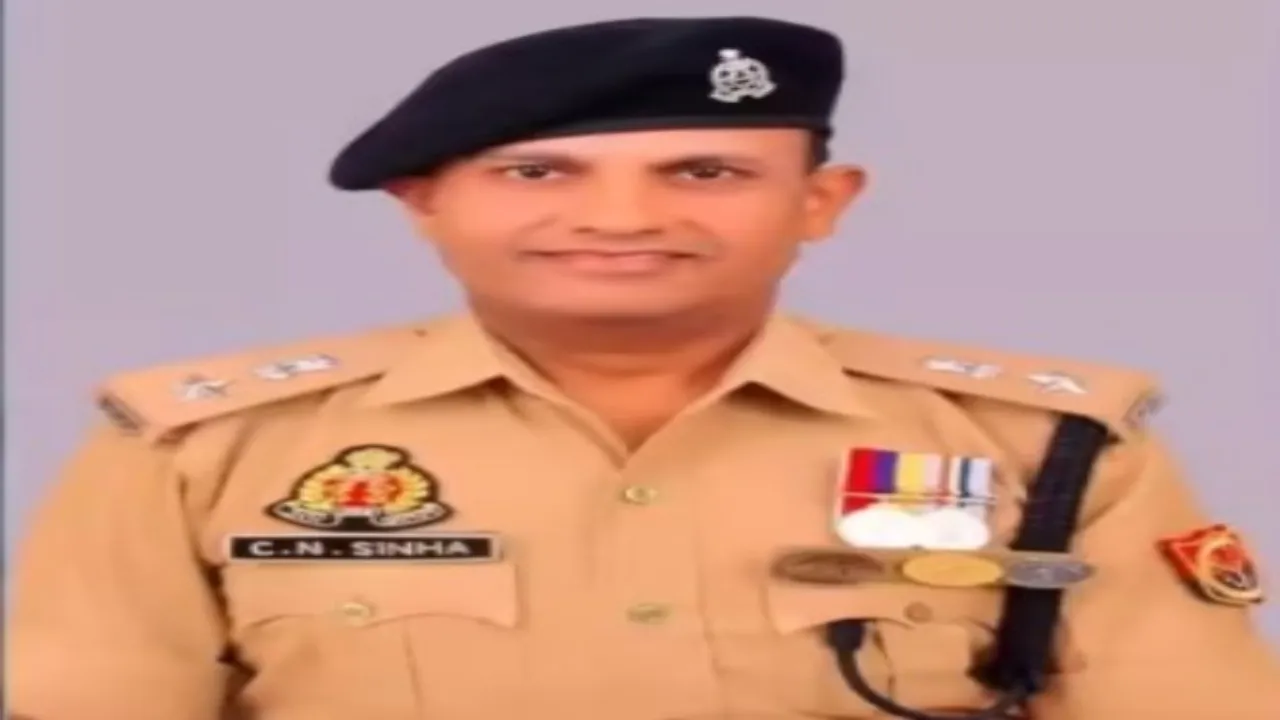 बाराबंकी : अपर पुलिस अधीक्षक चिरंजीव नाथ सिन्हा को सराहनीय सेवा पदक
