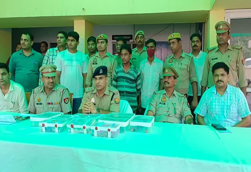अमरोहा : अन्तर्राज्यीय गिरोह के दो चोर गिरफ्तार, पांच लाख के जेवर व नकदी बरामद