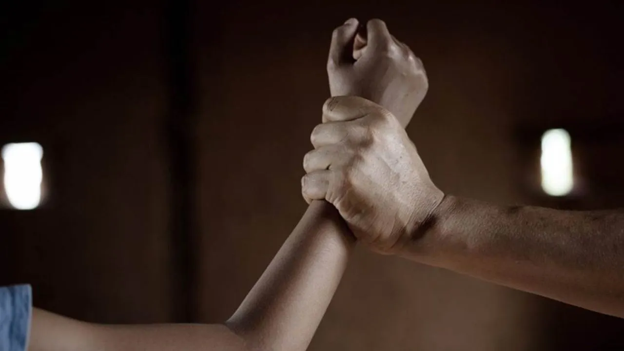 Lakhimpur Kheri: शौच के लिए गई किशोरी से युवक ने की छेड़छाड़, पीड़िता के शोर मचाने पर आरोपी हुआ फरार, रिपोर्ट दर्ज