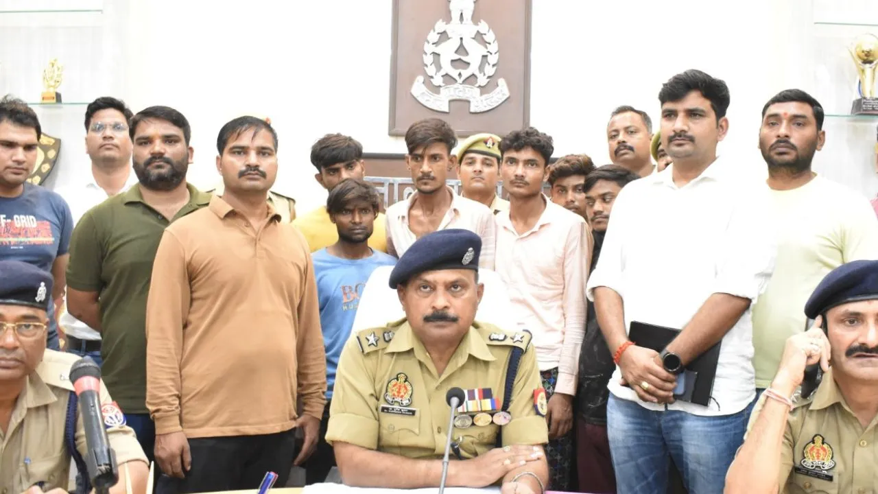 Jalaun News: पुलिस ने बाइक चोरी करने वाले गैंग का किया खुलासा; 6 शातिर चोर गिरफ्तार, बरामद हुआ ये सामान...