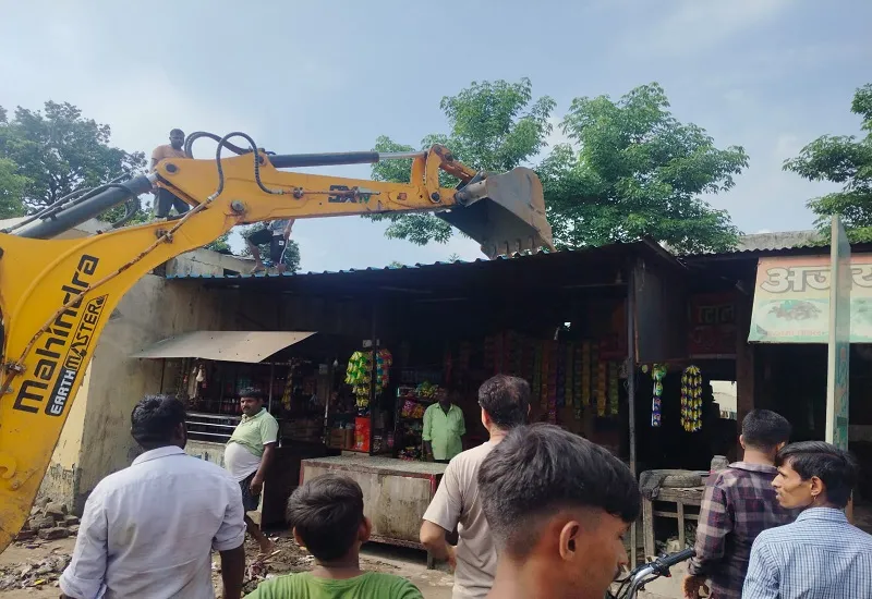 रामपुर : पालिका की टीम ने हटवाया अतिक्रमण, कार्रवाई से लोगों में मची खलबली