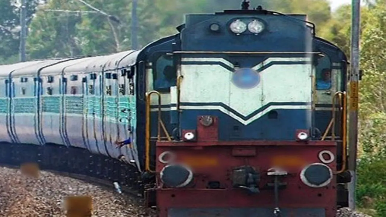 Indian Railway: परीक्षार्थियों के लिए खुशखबरी: पुलिस भर्ती परीक्षा के लिए Kanpur सेंट्रल से होकर चलेंगी एक दर्जन स्पेशल ट्रेनें 