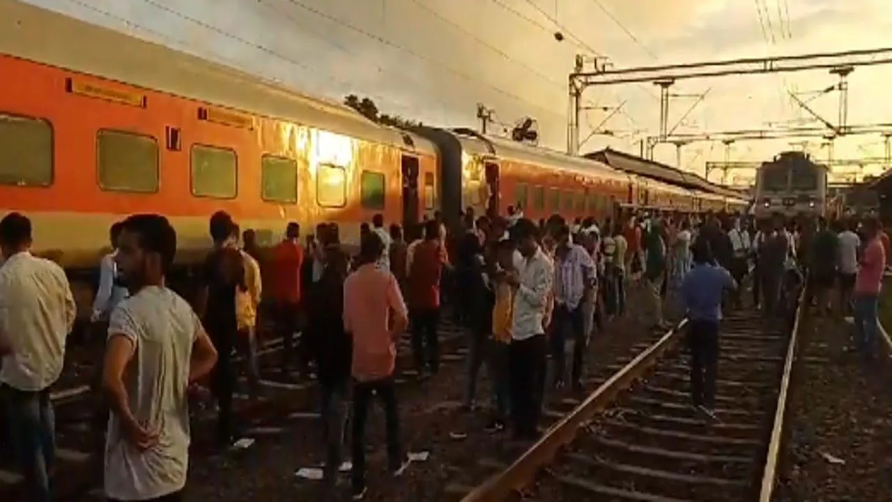 मध्य प्रदेश: मैसूर-रानी कमलापति-सहरसा एक्सप्रेस के कोच पटरी से उतरे, यात्रियों में दहशत