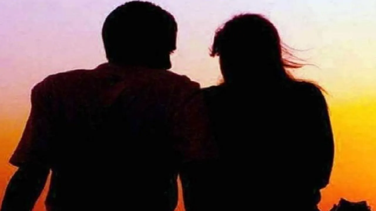अमरोहाः पति ने पत्नी को सिपाही के साथ आपत्तिजनक हालत में पकड़ा, निलंबित हुआ सिपाही