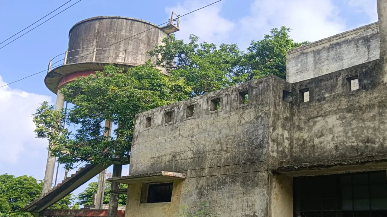 अयोध्या : 18 साल से अभिलेखों में पानी आपूर्ति कर रही पानी की टंकी 