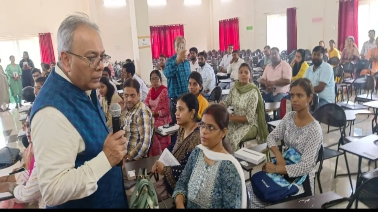  प्रयागराज : विविधता से परिपूर्ण है दूरस्थ शिक्षा- प्रोफेसर सत्य काम