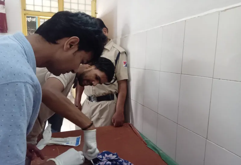 Sambhal News : अलीगढ़-मुरादाबाद पैसेंजर में शौचालय के पास मिला ढाई साल की बच्ची का शव, फैली सनसनी