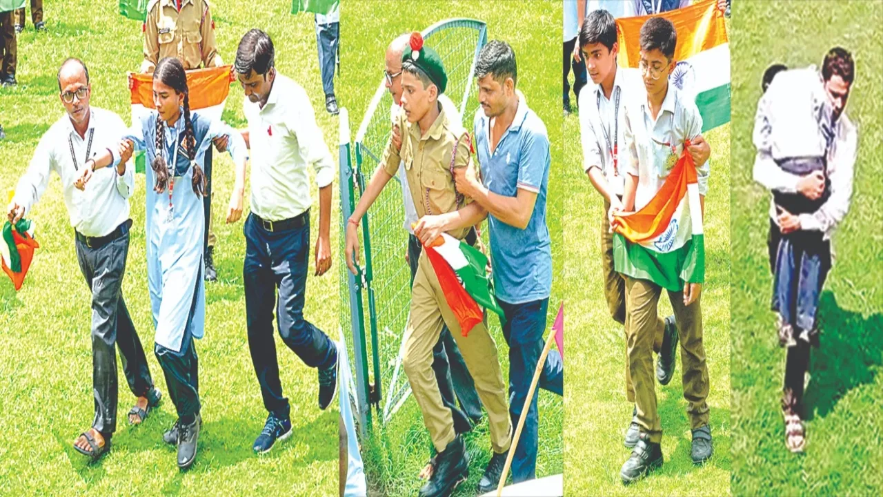 कानपुर : हर घर तिरंगा कार्यक्रम में बेहोश होकर गिरे बच्चे 