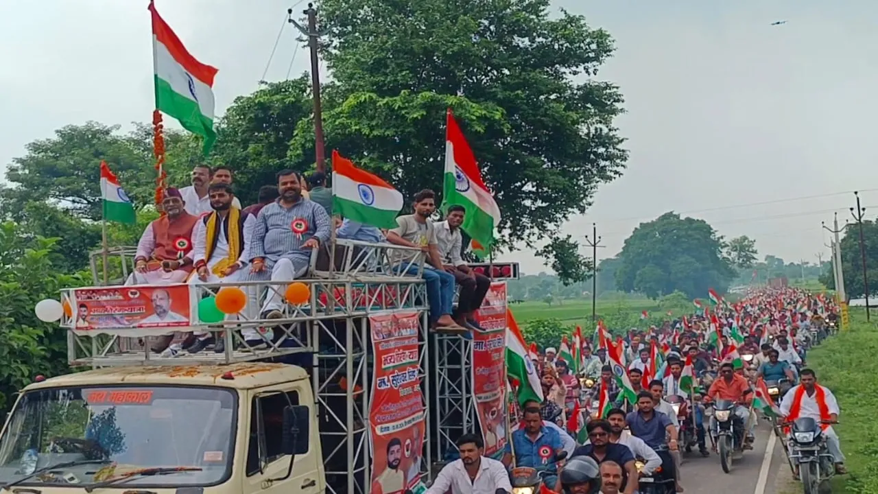 महसी में तीन किलोमीटर निकली तिरंगा यात्रा : यात्रा में भारत माता की जय व वंदे मातरम के गूंजे नारे