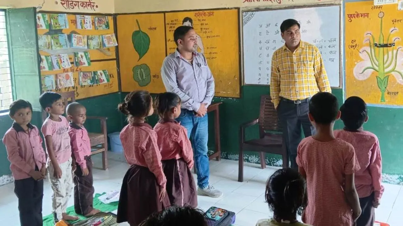 Banda: बीएसए ने स्कूलों का किया औचक निरीक्षण; कोचिंग की आड़ में चल रहे स्कूलों को बंद करने की दी हिदायत