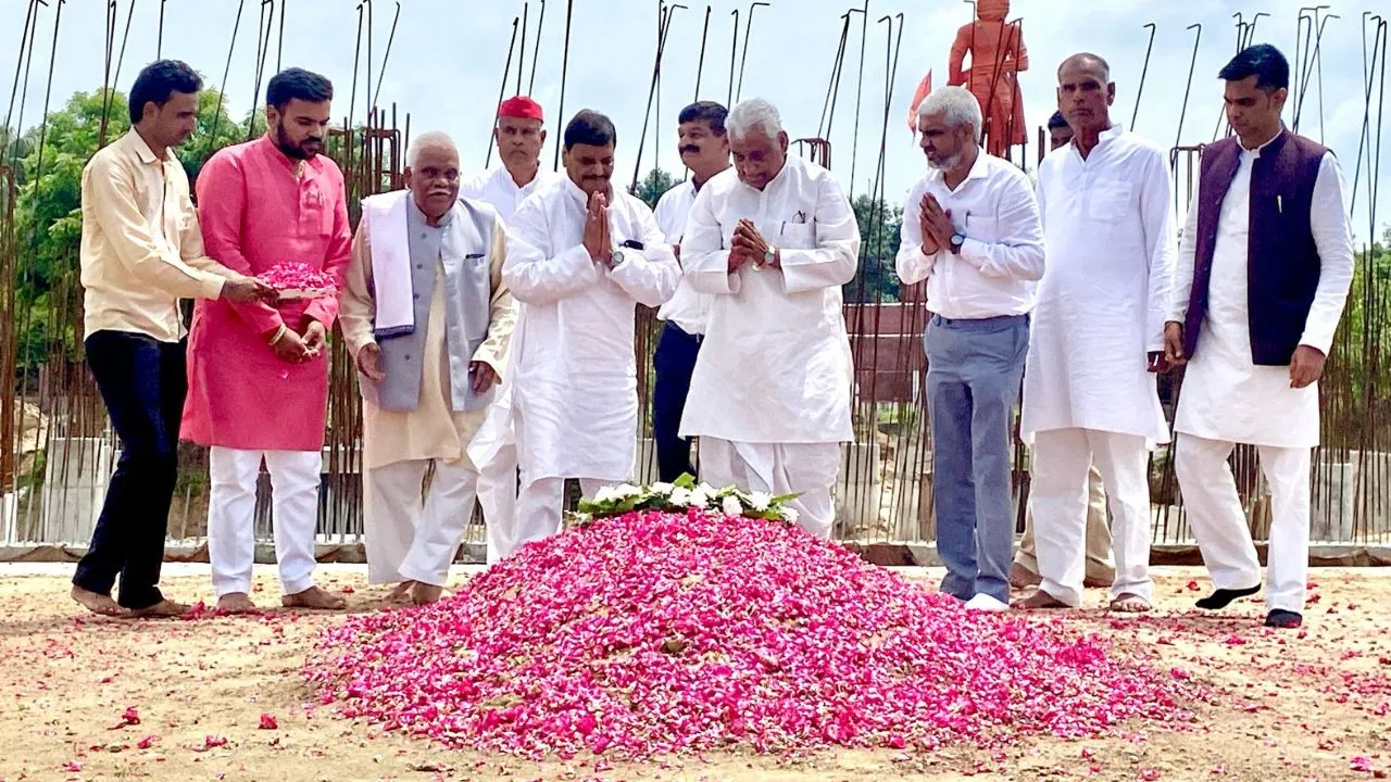 Etawah: नेता प्रतिपक्ष माता प्रसाद पांडे बोले- पूंजीपतियों को फायदा पहुंचाने के लिए लाया गया नजूल कानून, योगी सरकार पर कहा ये... 