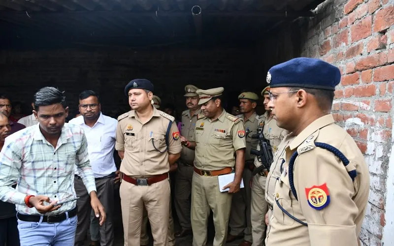 लखीमपुर खीरी में खूनी संघर्ष : आवारा पशुओं को भगाने में हुआ विवाद, जमकर चले लाठी-डंडे...दो लोगों की मौके पर मौत