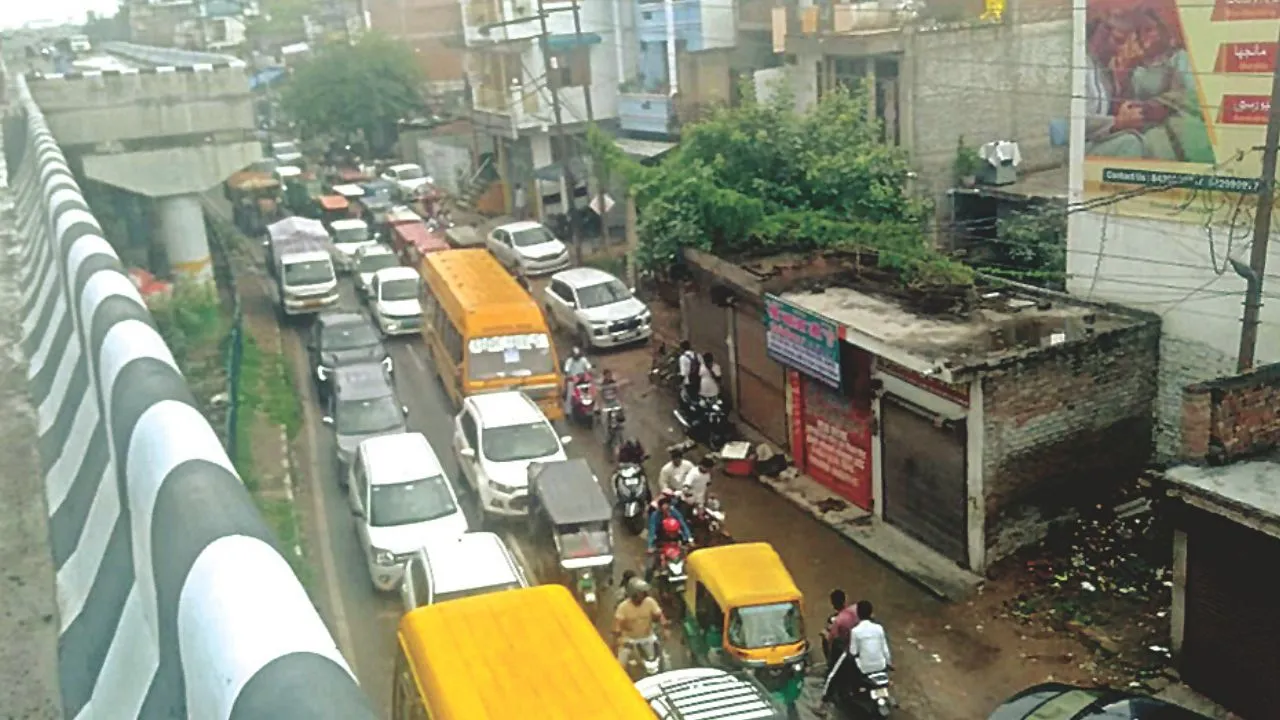 रामादेवी में राहगीर जूझे