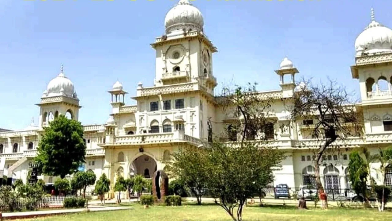 लखनऊ: बांग्लादेश के हालात से लखनऊ यूनिवर्सिटी के छात्रों में दहशत, बोले- आखिर क्यों जल रहा हमारा देश