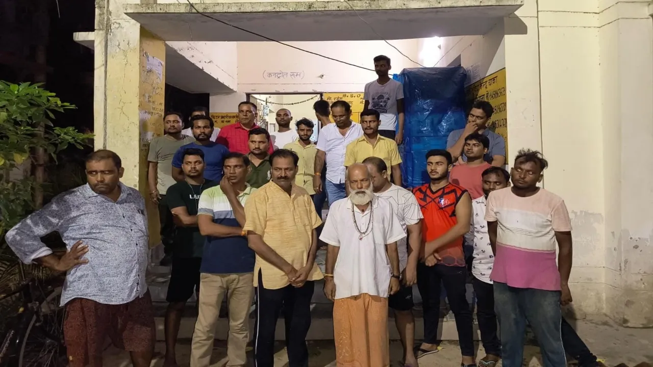  26 घंटे से बिजली गुल: दो दिन से अंधेरे में डूबा छिवकी व ददरी गांव, ग्रामीणों ने किया बवाल