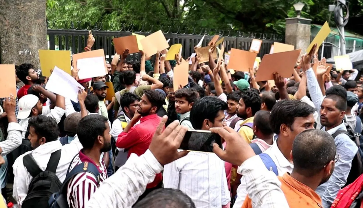 शक्ति भवन पर प्रदर्शन (3)