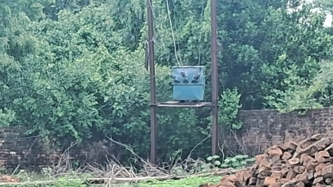 बहराइचः प्रशासन हुआ बेसुद, 15 दिन से अंधेरे में गांव वासी